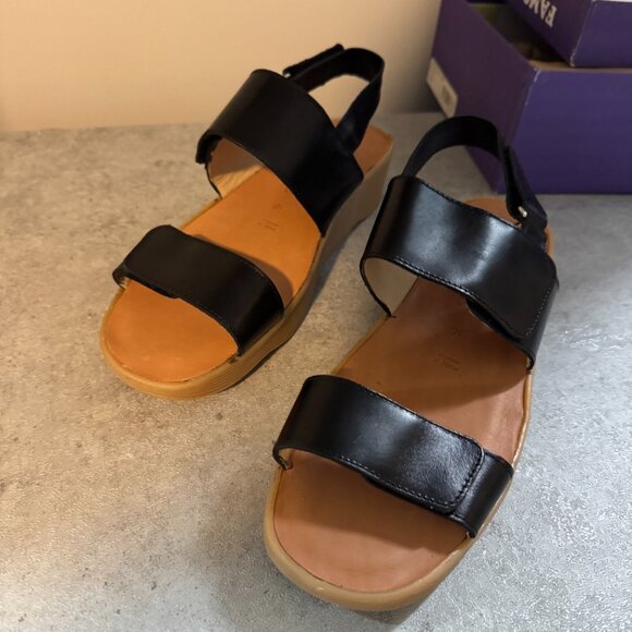 Famolare Bands of Time Coal Leather Black Women's Sandals - Picture 7 of 8